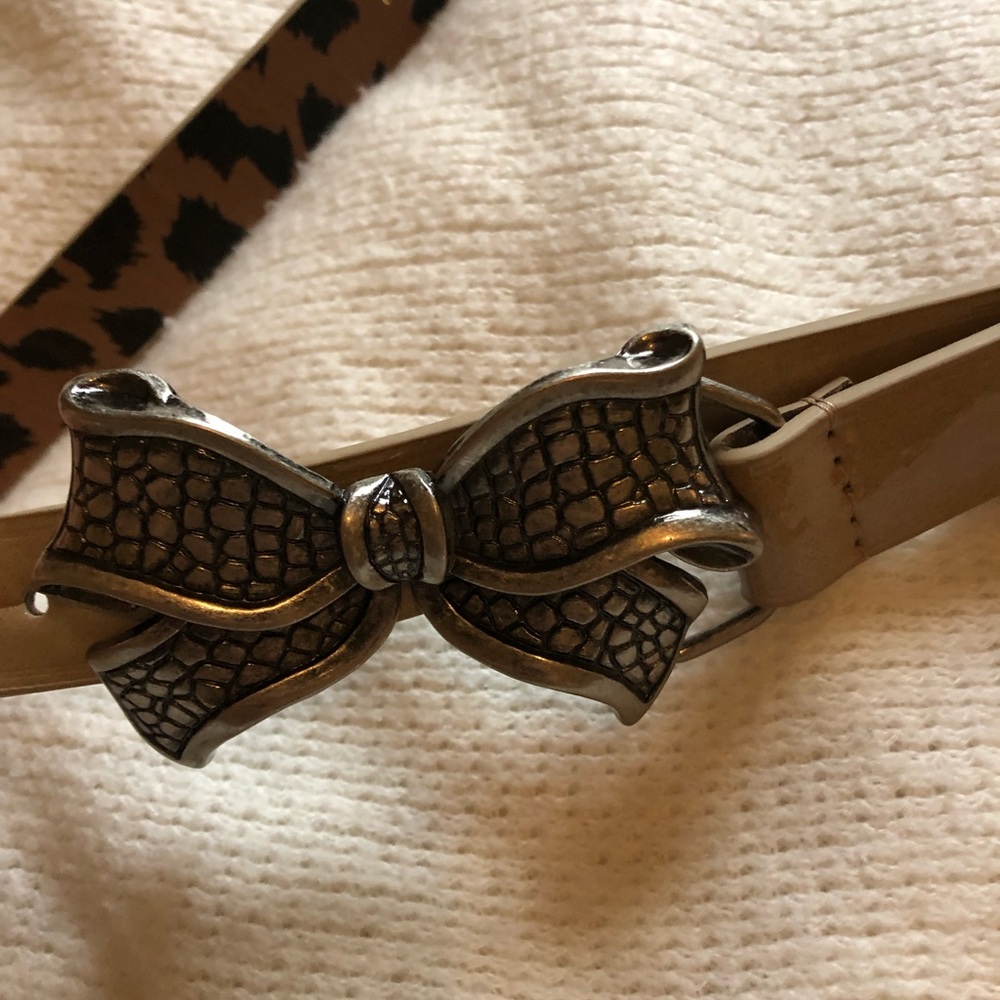 Betsey Johnson Tan Bow Belt size M
